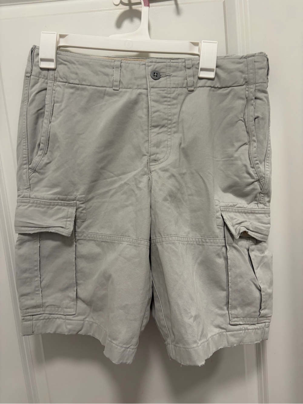 Abercrombie and Fitch Men's Vintage Cargo Distressed Very Light Tan Size 30 NWT